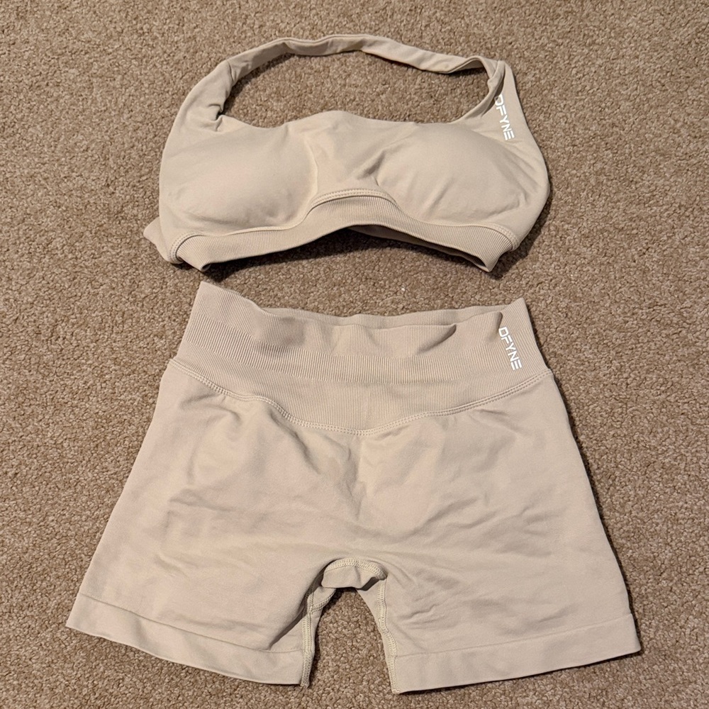 DFYNE Women's Feather Beige Impact Set